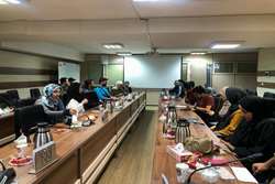 بررسی راهکارهای افزایش تعاملات دانشجویان ایرانی و بین‌الملل در نشست معاون دانشجویی و فرهنگی پردیس بین‌الملل با دانشجویان